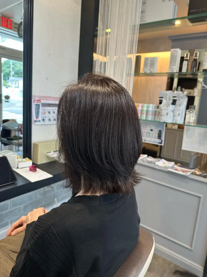 ミディアム カット ヘアカラー 若泉 真梨のヘアスタイル
