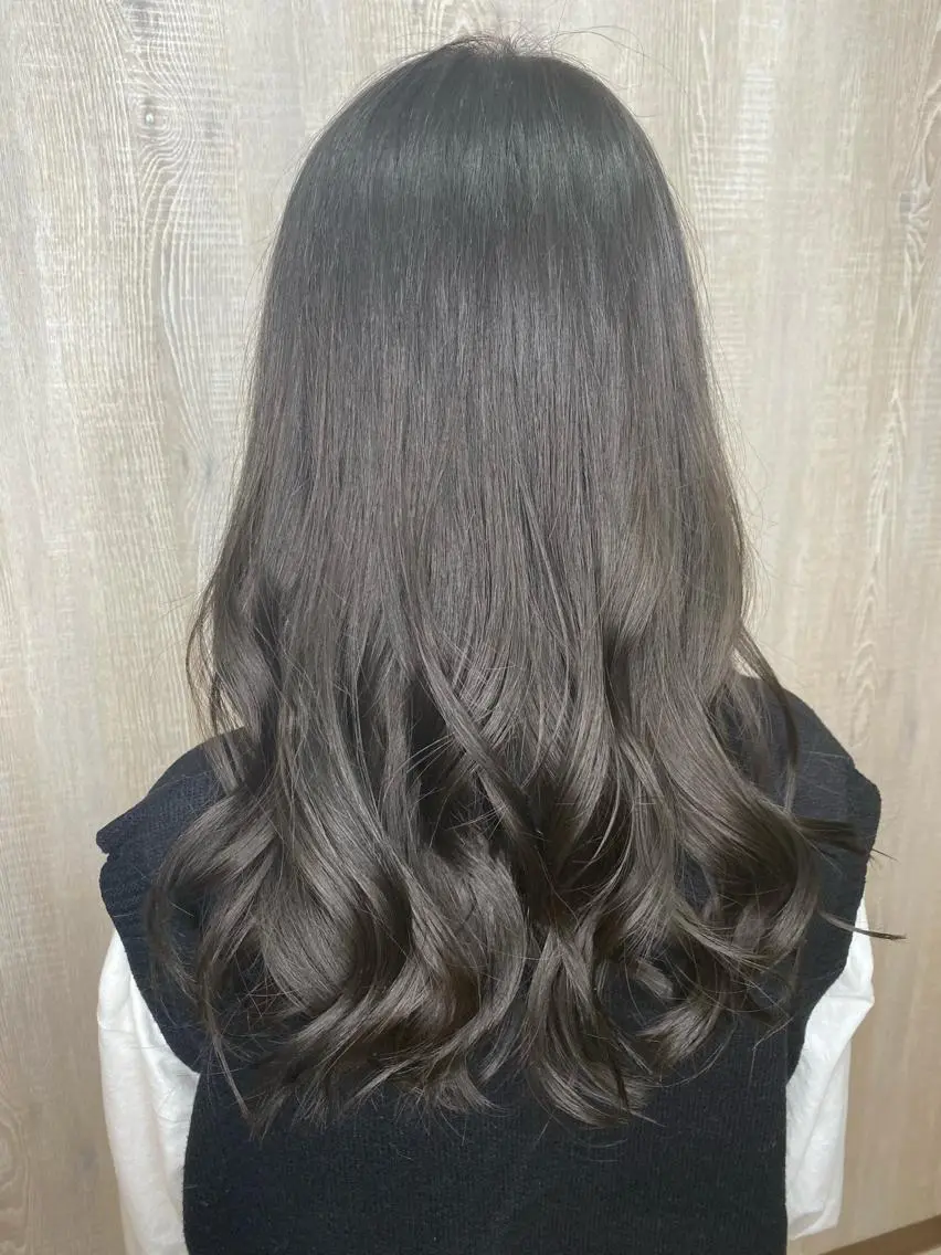 セミロング カラー ブリーチ ダークグレー ダークグレージュ グレージュ ブリーチなしカラー 🦋Oasis RINA 🦋のヘアスタイル