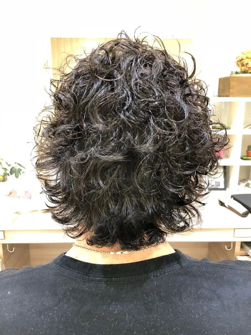 ミディアム パーマ メンズ 外ハネヘア カット 縮毛矯正 三川 洋樹のヘアスタイル