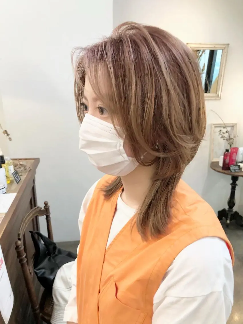 ミディアム カラー ベージュカラー ブリーチ ウルフカット ヘアカラー 千葉 郁也のヘアスタイル