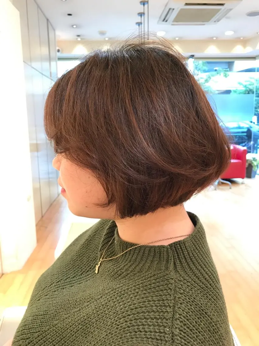 ショート ミディアム カラー 前下がりボブ ボブ タジマ ヤスヒサのヘアスタイル