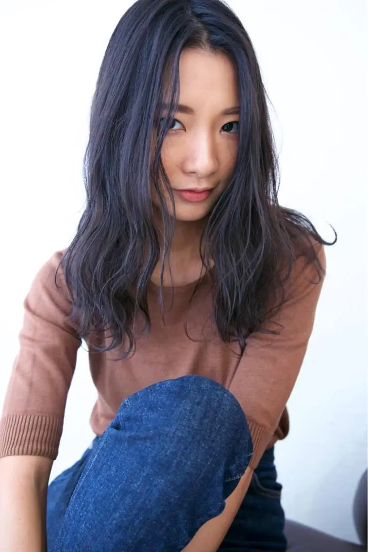 セミロング カラー グレージュ fio マナミのヘアスタイル