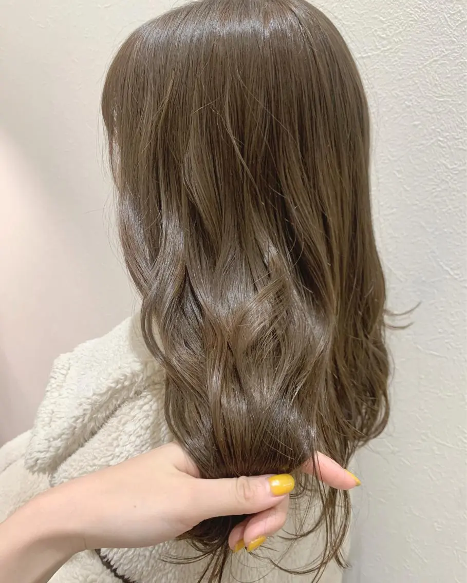 ロング カラー ベージュカラー オリーブベージュ hubhair レイヤー/透明感のヘアスタイル