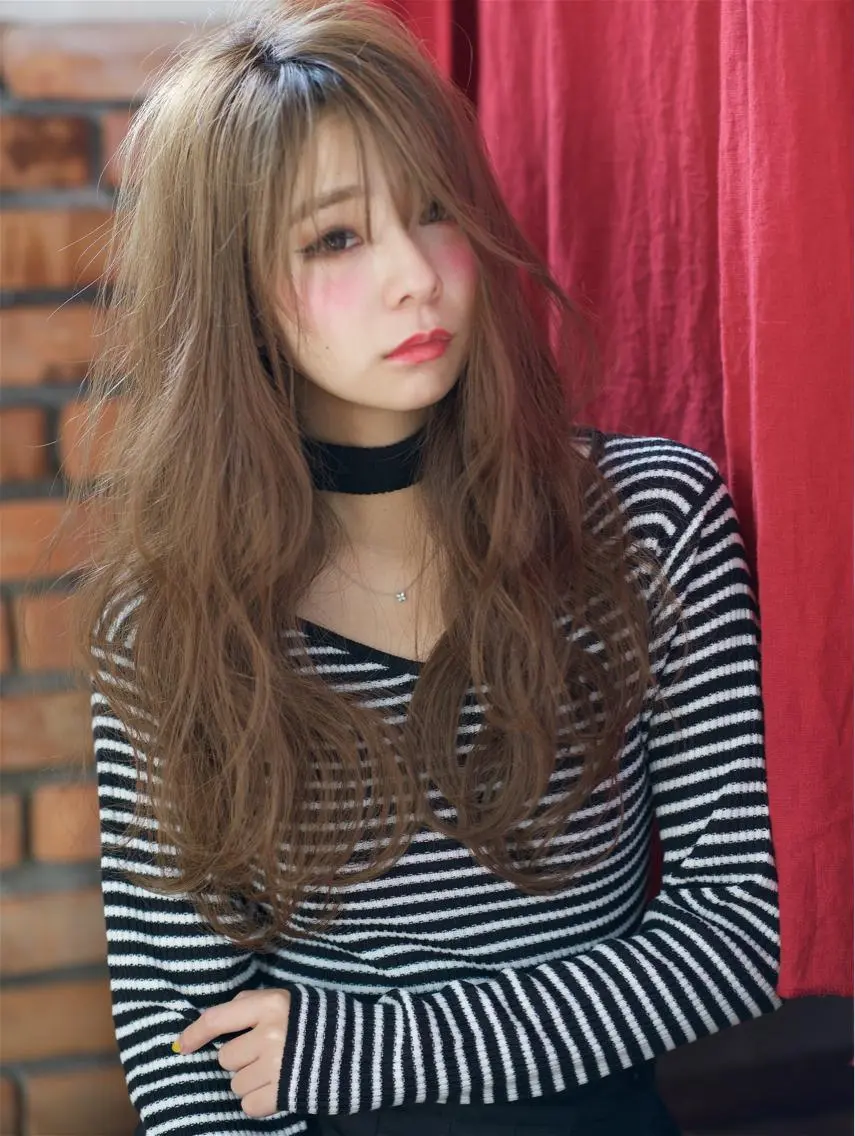 ロング カラー ブリーチ 透明感カラー シースルーバング 小顔カット 元重 宣博のヘアスタイル
