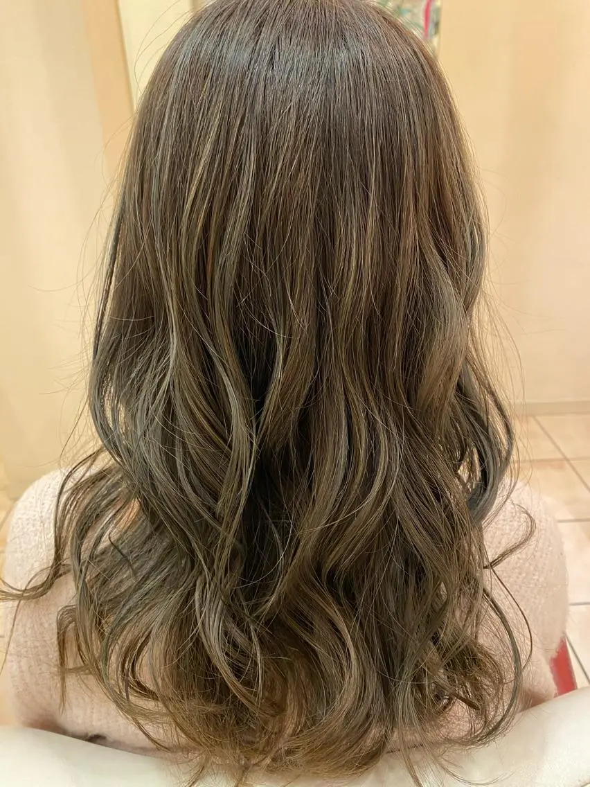 セミロング ヘアカラー 斎藤 彩香のヘアスタイル