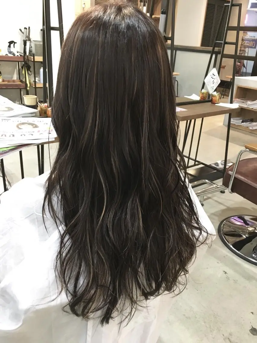 ロング カラー ハイライトカラー ハイライト Lolonois池田 代表 鍜治本颯太のヘアスタイル
