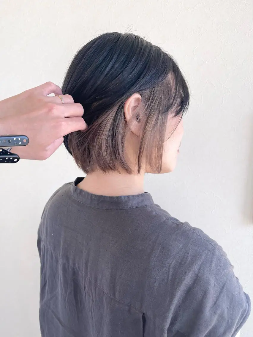 ショート カラー ベージュカラー インナーカラー ハイライトカラー✨ グレージュ✨鎌倉光洋のヘアスタイル
