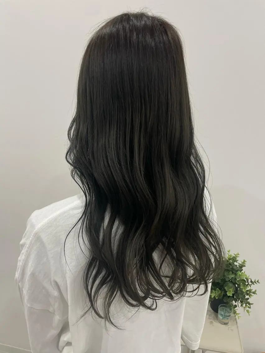 ロング カラー アッシュ カット ヘアカラー トリートメント ニシザカ マナのヘアスタイル