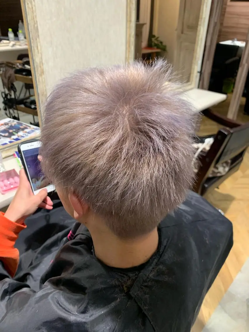 ショート カラー メンズ アッシュ シルバー シルバーアッシュ ヘアカラー トリートメント LUXBE LUCEのヘアスタイル