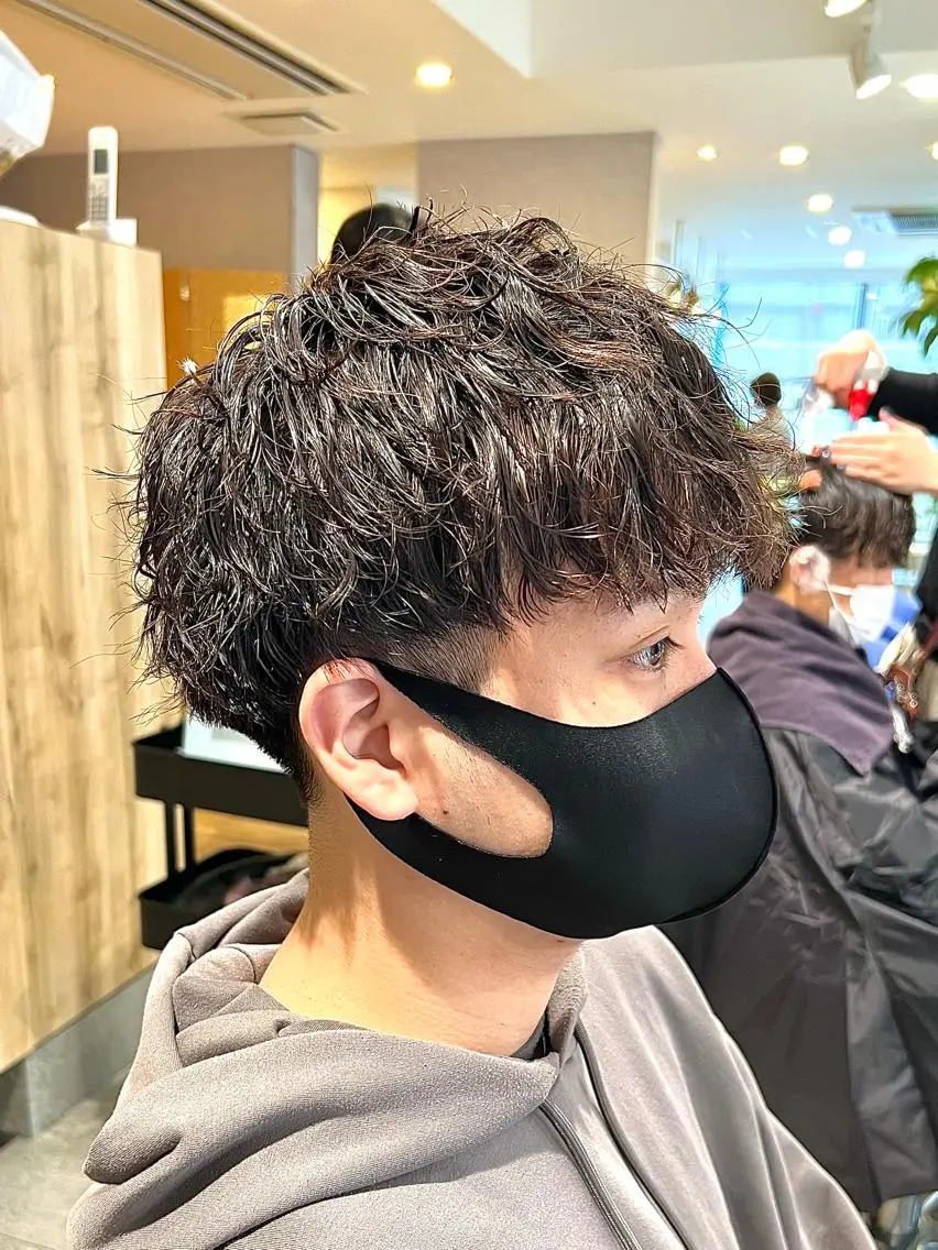 ショート パーマ ヘアアレンジ メンズ アップバング センターパート メンズハイライト メンズメッシュ マッシュ メンズパーマ職人 加藤 弘貴のヘアスタイル