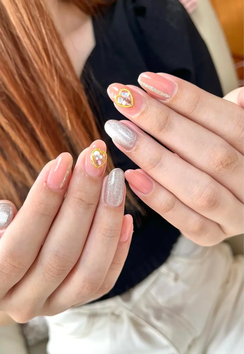 ネイル ジェルネイル キラキラネイル 韓国ネイル パラジェル ワンホンネイル nails' it...のネイルデザイン