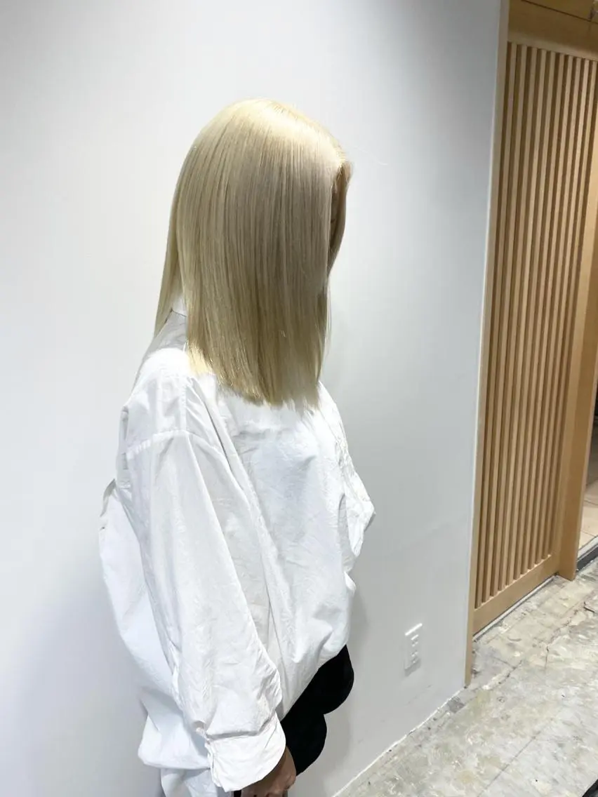 カラー 抜きっぱなしブロンド サイレント美容師 アイリィのヘアスタイル