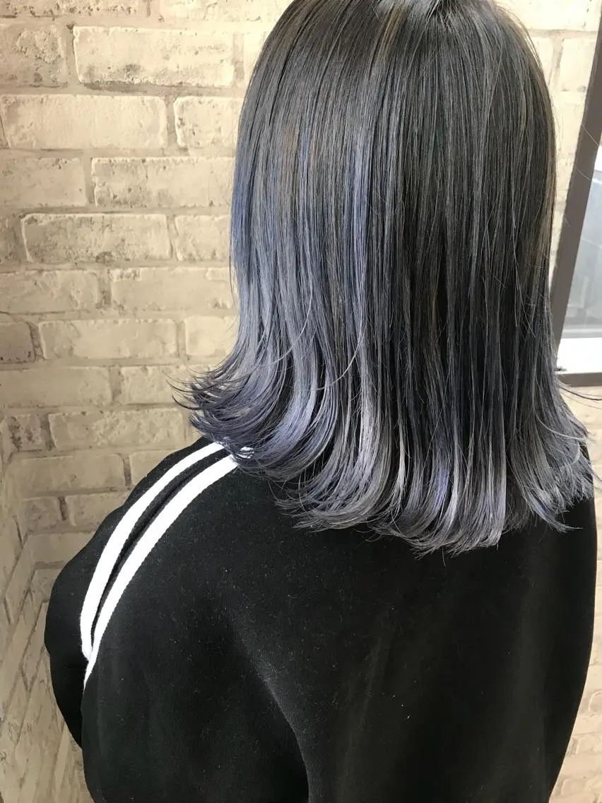 ミディアム カラー ブリーチ シルバー Oopsレイヤー 加藤澄都のヘアスタイル