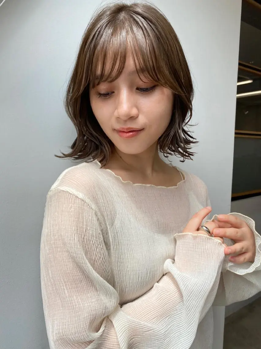 ミディアム くびれヘア ヘアカラー 🌼渋谷韓国レイヤー 桑尾幸奈🌼のヘアスタイル