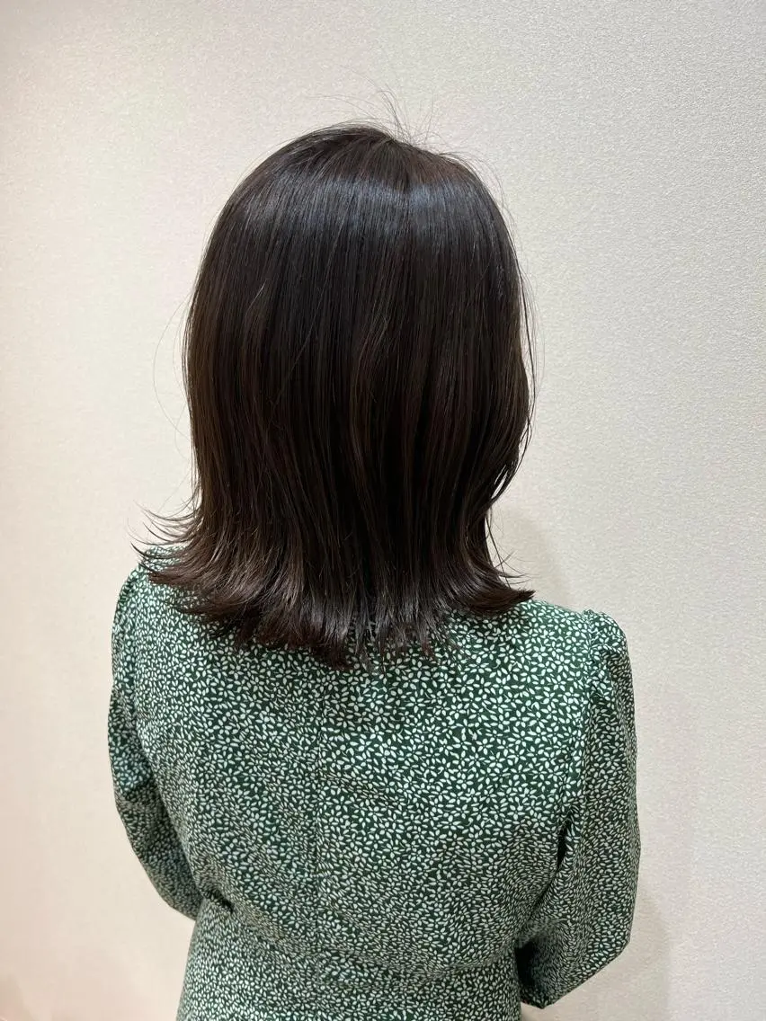 ミディアム カット ヘアカラー トリートメント ヘッドスパ mina .のヘアスタイル