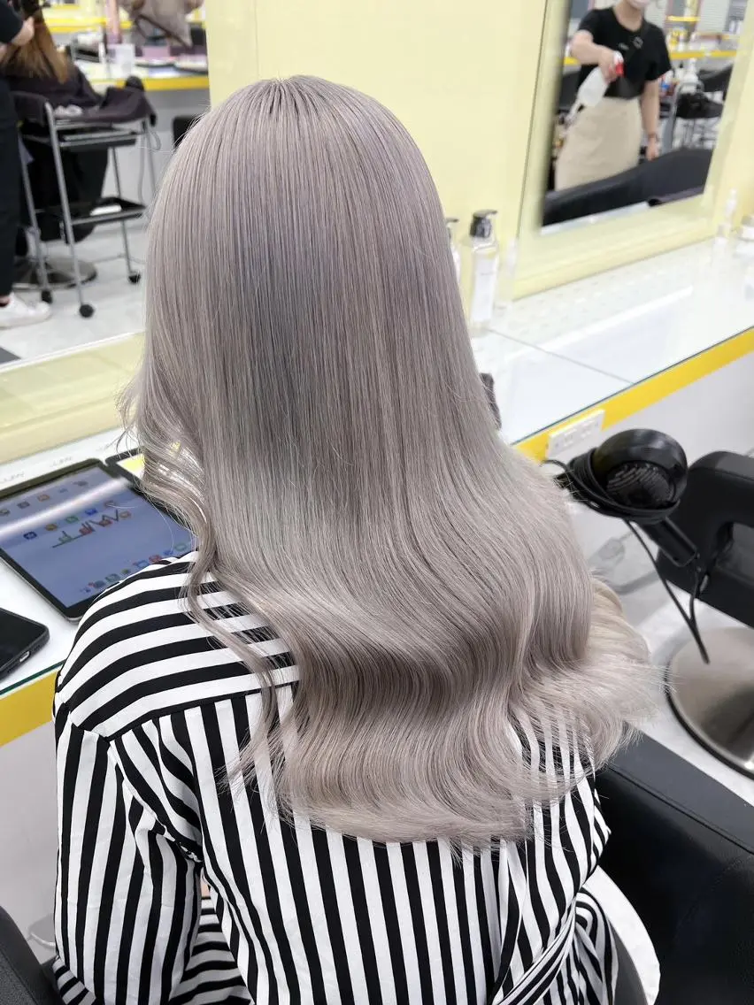 ロング ヘアカラー ハイトーンカラー 🎀アカデミー札幌のヘアスタイル