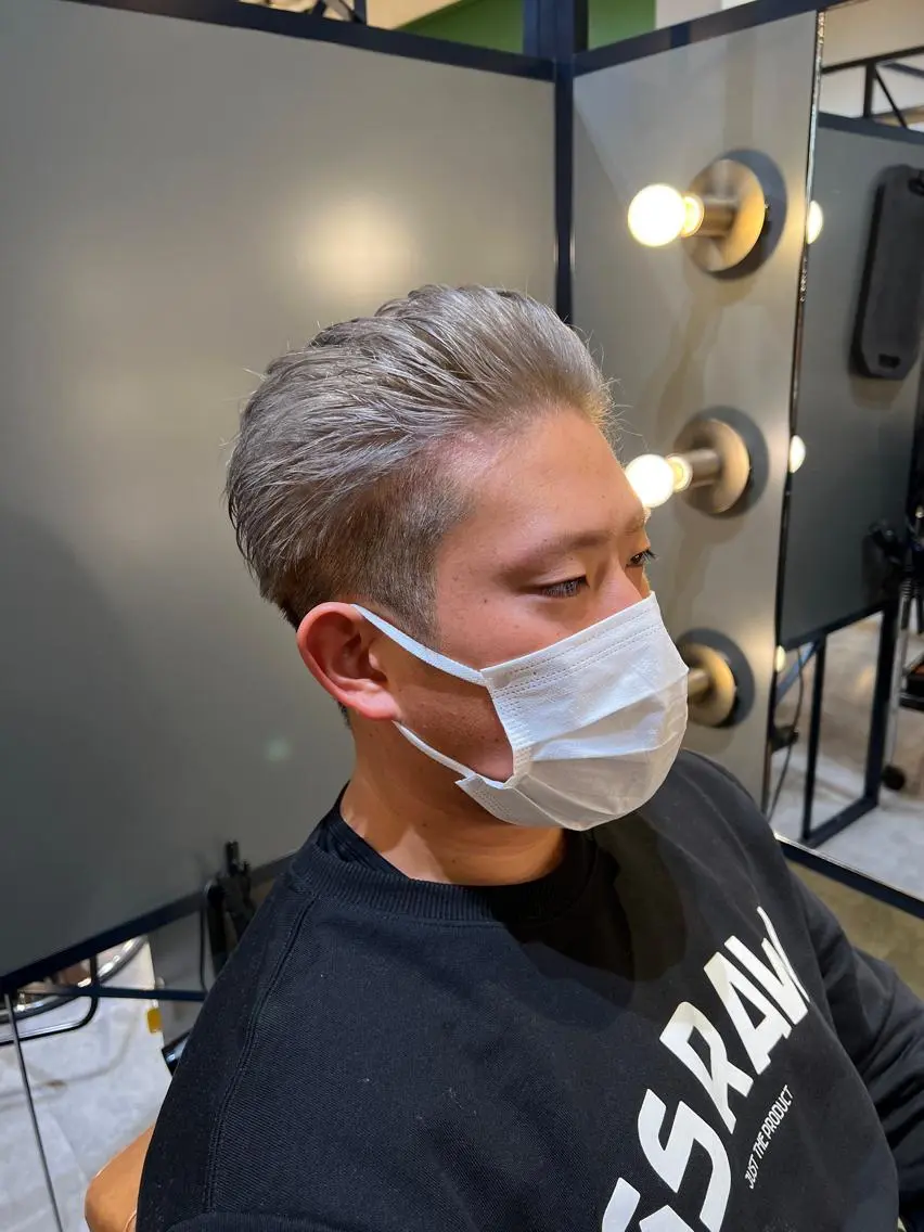 ショート カラー メンズ メンズブリーチ ブリーチ シルバー THINK SHOP sakiのヘアスタイル