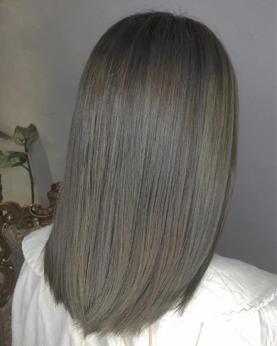 ミディアム カラー パーマ ヘアアレンジ グレージュ エグチ アキラのヘアスタイル