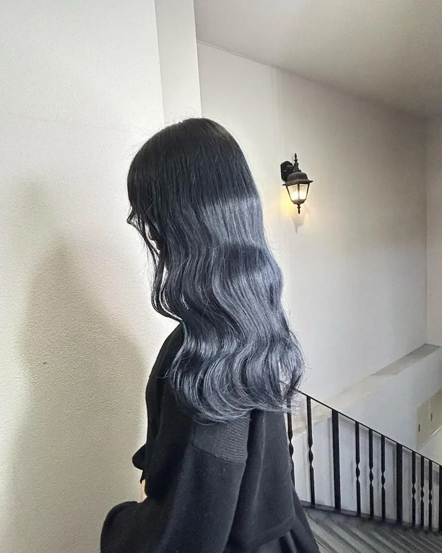 ショート カラー メンズ メンズブリーチ アッシュ 黒髪 ブリーチ ブルーカラー カット ヘアカラー 🩷Eny terrace🩷のヘアスタイル