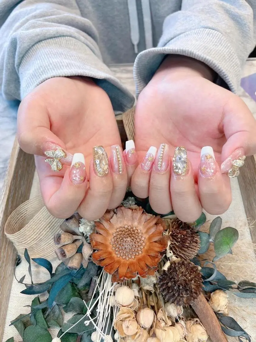 ネイル フレンチネイル ゴージャス ホワイト babarla Nailのネイルデザイン