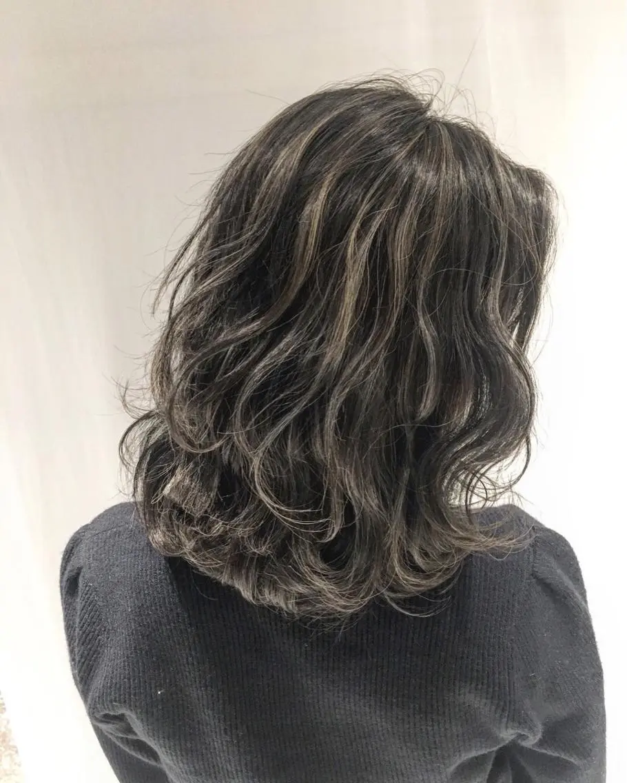 ミディアム カラー ハイライトカラー ハイライト DAISUKE 美容師のヘアスタイル