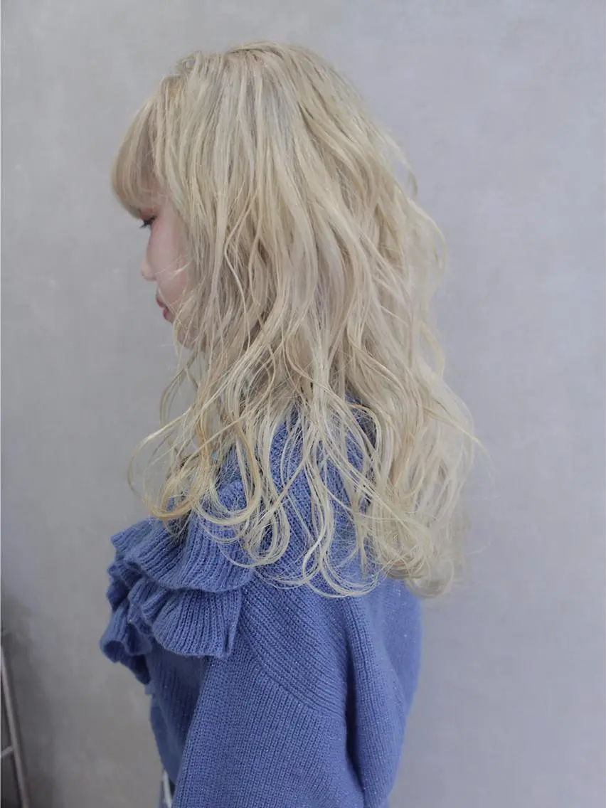 セミロング カラー ヘアアレンジ ブロンド 外国人風カラー ヘアカラー トリートメント lani ブリーチ /ダブルカラーのヘアスタイル