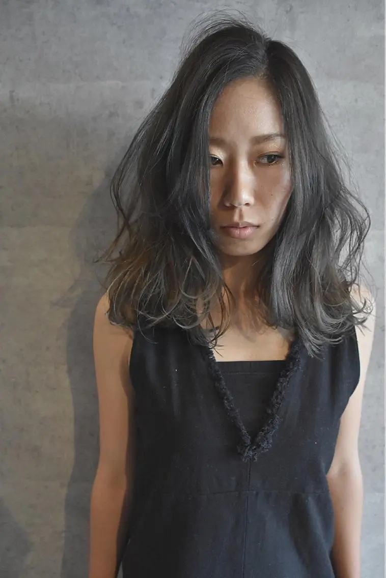 ミディアム カラー ブルーカラー ブルージュ 透明感カラー グラデーションカラー グレージュ hair salon Glanzのヘアスタイル