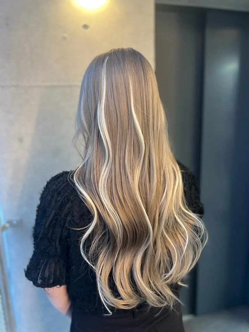 ロング カラー シールエクステ アディクシーカラー アッシュ バレイヤージュ ミストバング ヘアカラー 吉野 瑳桜のヘアスタイル