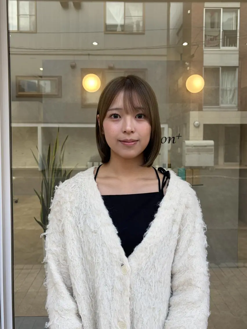 セミロング アッシュ 韓国ヘアケアブリーチ 莉奈のヘアスタイル