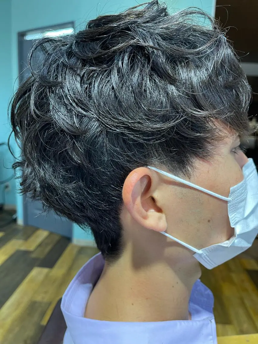 メンズ マッシュ カット 神宮寺 悠雅のヘアスタイル