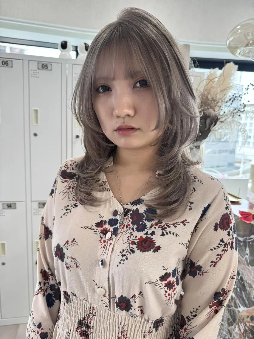セミロング カラー グラデーションカラー レイヤーカット 🫧透明感/ツヤ髪/ ベージュ いちご🍓のヘアスタイル