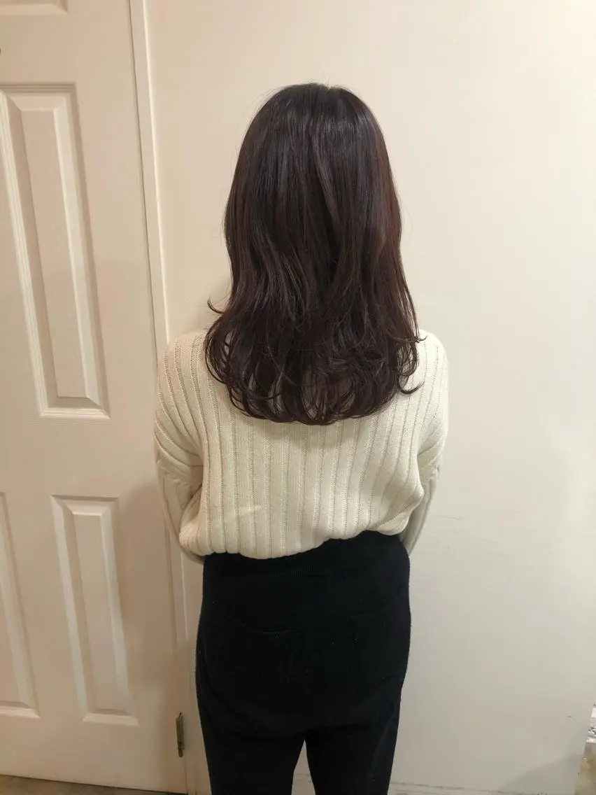 ミディアム カラー カット ヘアカラー トリートメント MIOベージュカラー 柔らかいカラーのヘアスタイル