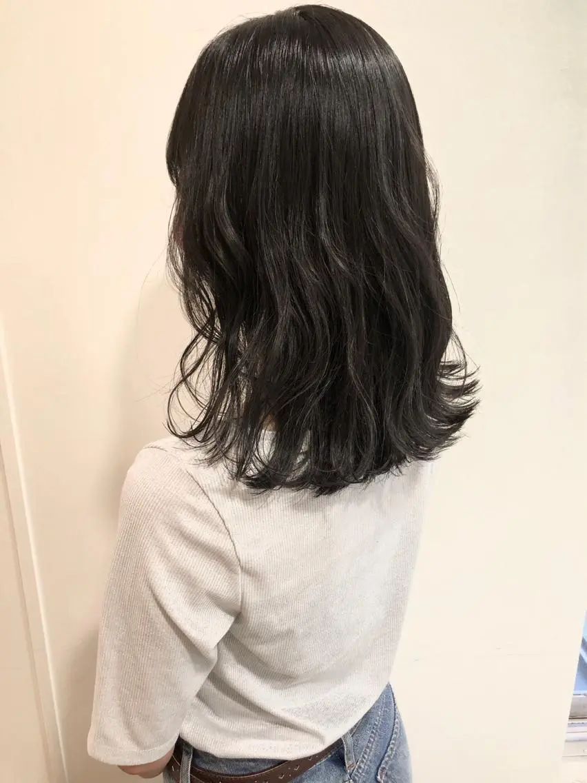 ミディアム カラー カット ヘアカラー トリートメント MIOベージュカラー 柔らかいカラーのヘアスタイル