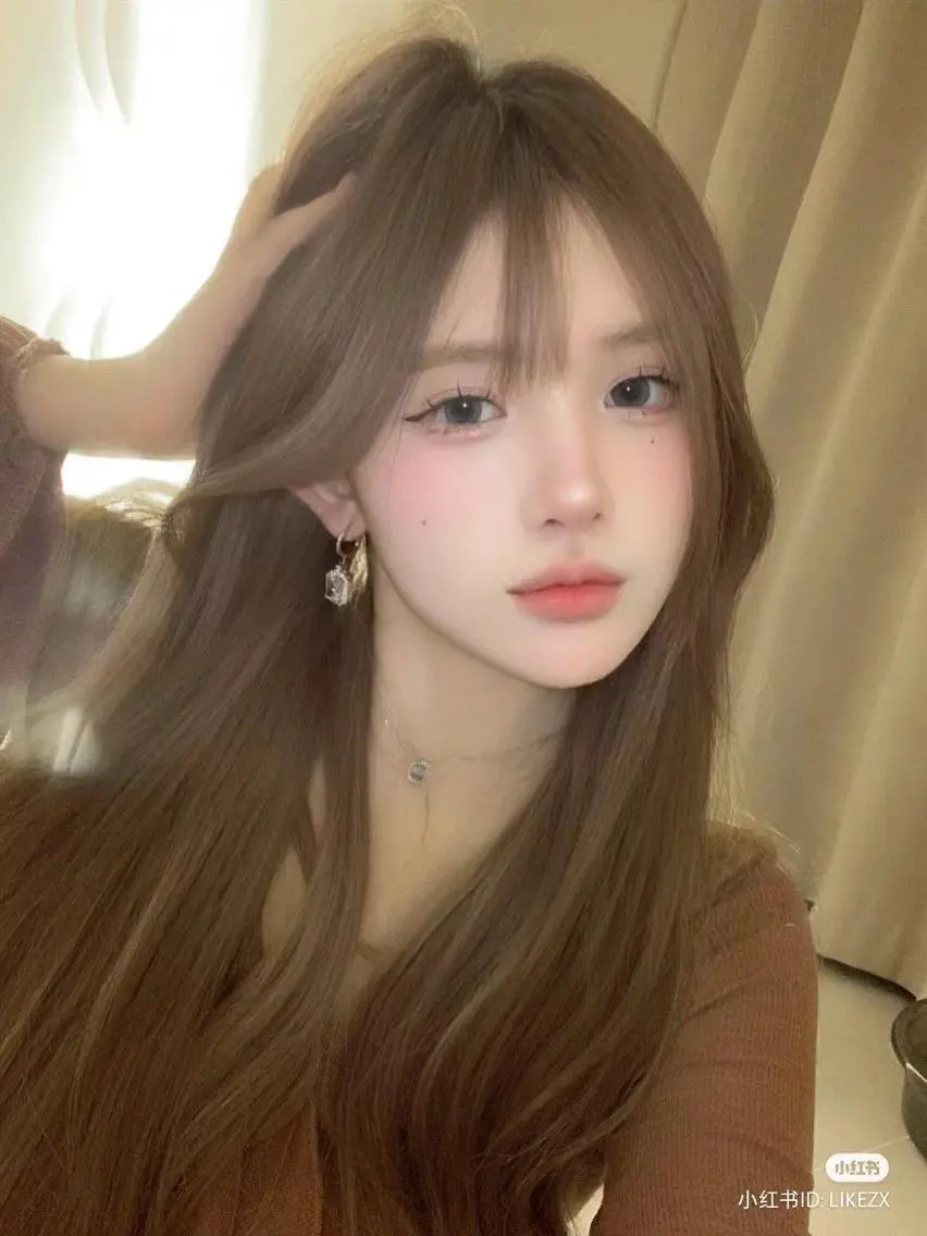 ロング カラー ハイトーンカラー 🦄レイヤーカットのヘアスタイル