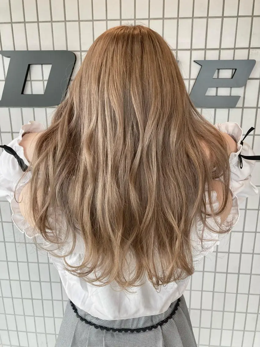 ロング タカツド ユウキのヘアスタイル