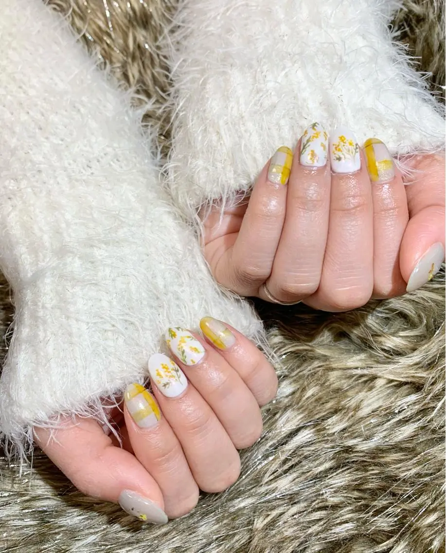 ネイル ハンドネイル ハンドケア 🌙都岡 ムーンネイルのネイルデザイン