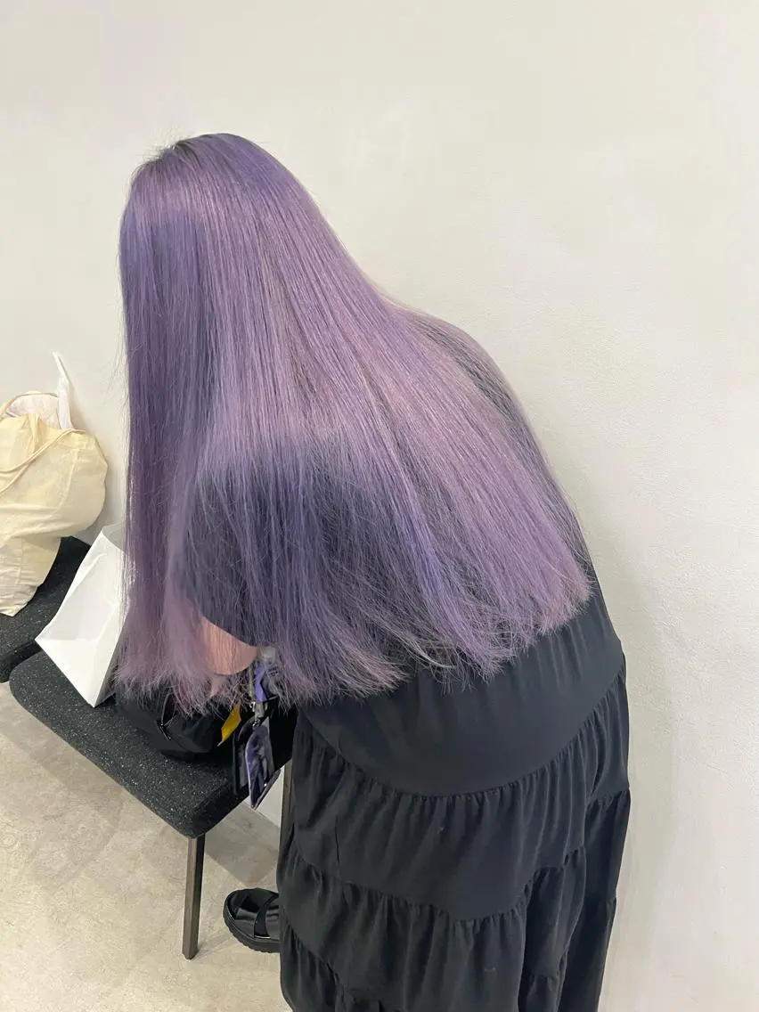 ロング カラー ブリーチ 吉川 陽菜のヘアスタイル