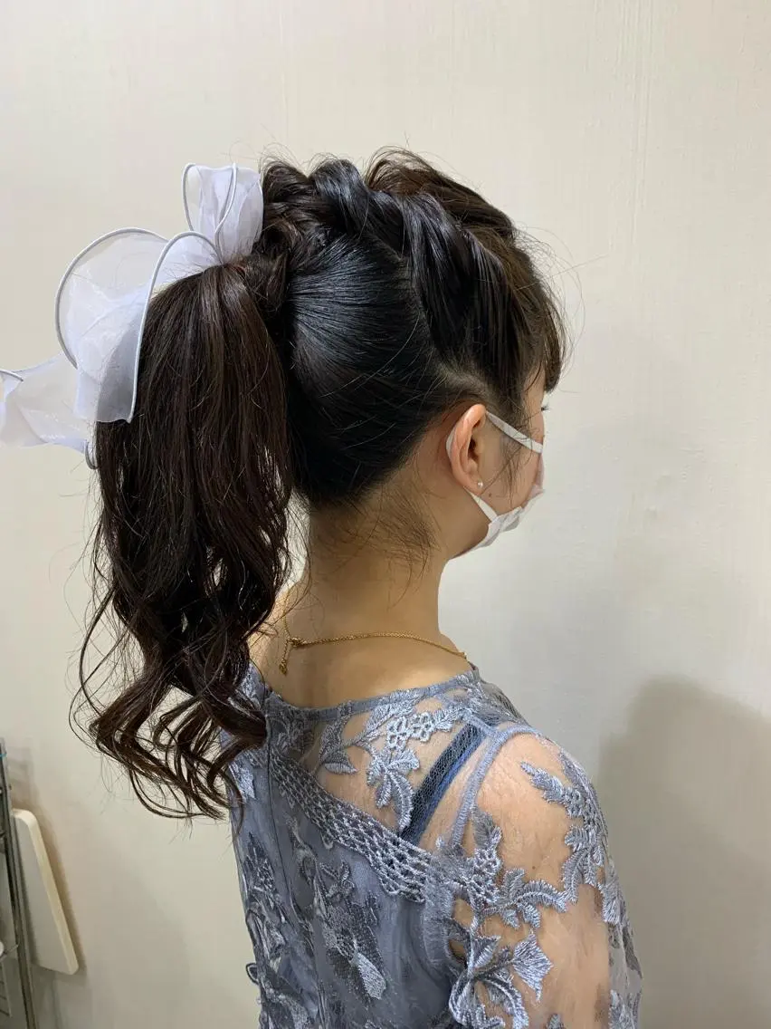 セミロング ヘアアレンジ ポニーテール ヘアセット きむえり/髪質改善 /うねり広がり改善のヘアスタイル