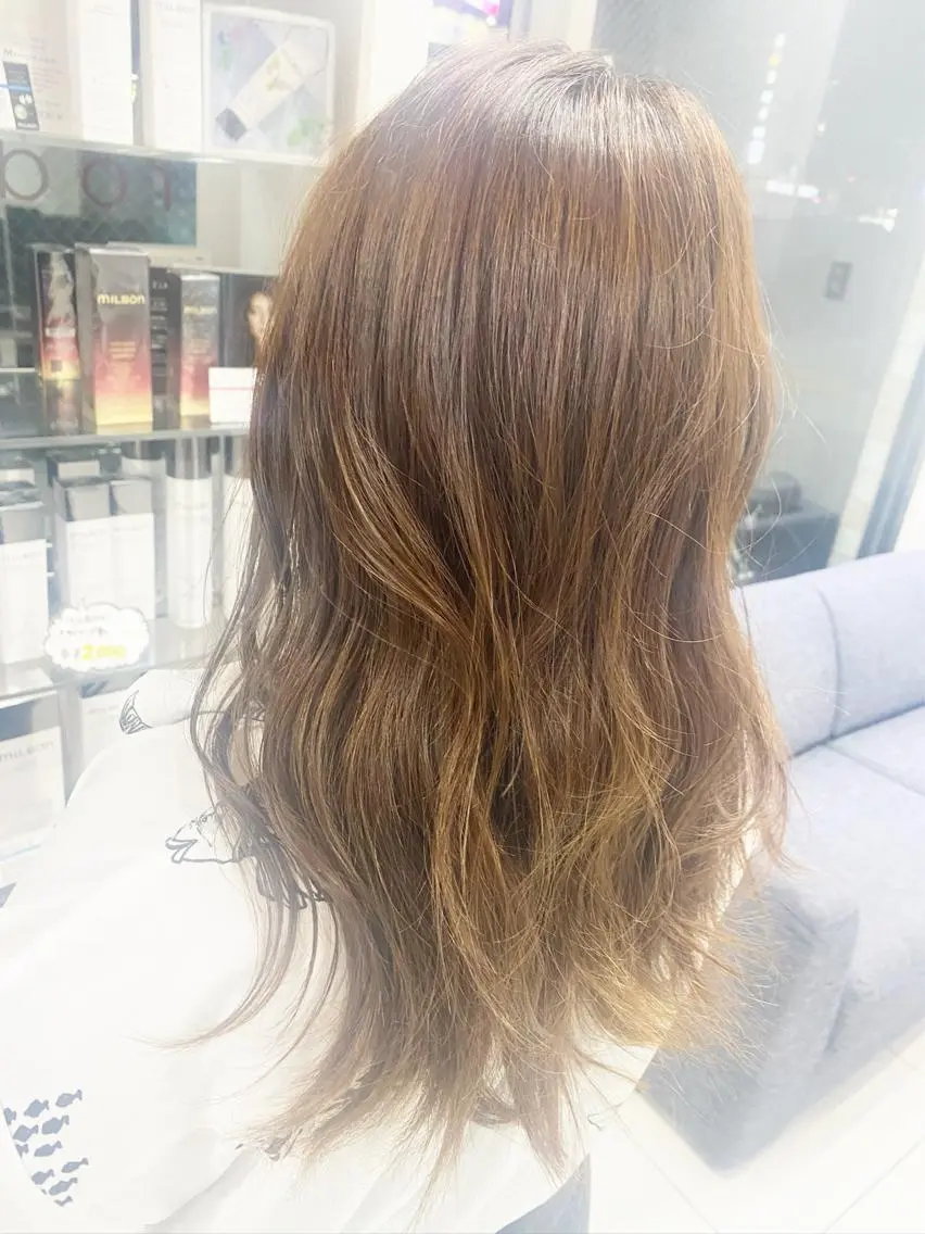 セミロング カラー ブリーチ アイリスト 蓑島伶奈の眉毛・アイブロウイメージ