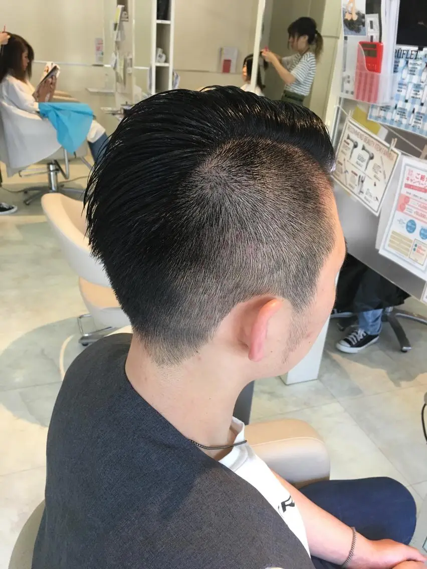 メンズ 刈り上げ トリートメント 本田 卓也のヘアスタイル