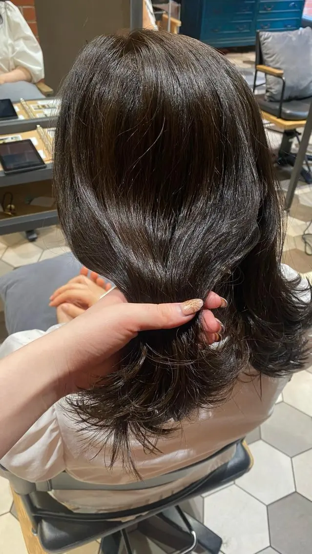 セミロング 髪質改善韓国レイヤー SHIORI🦋のヘアスタイル