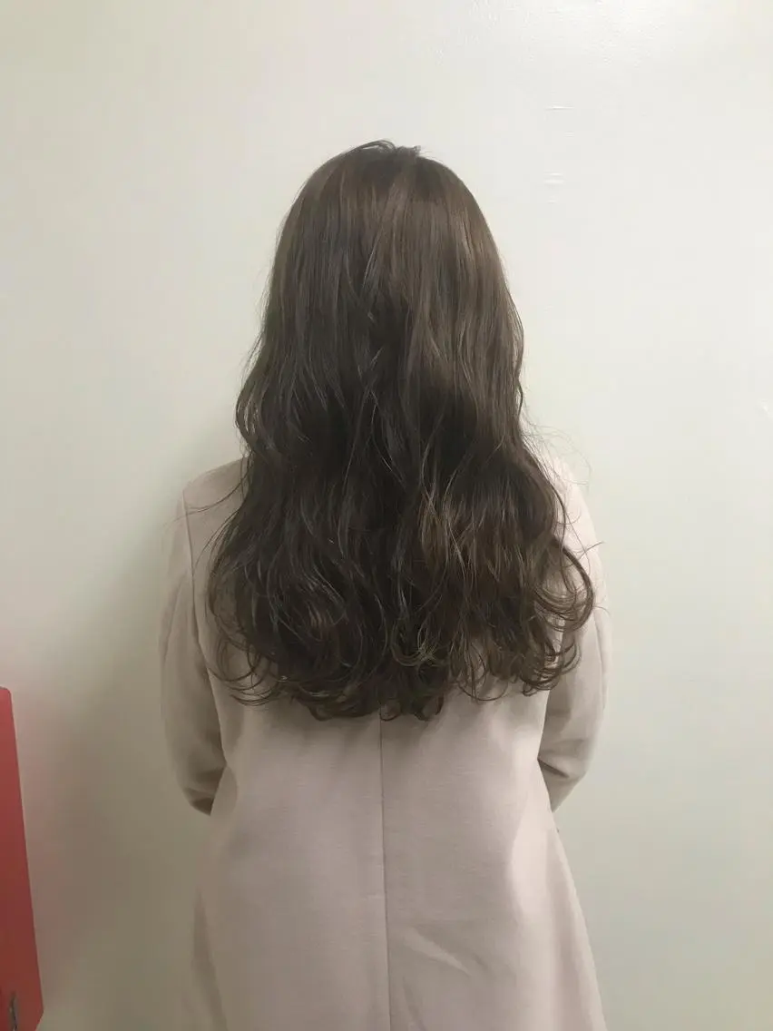 セミロング カラー ベージュカラー ハイライトカラー ミルクティーベージュ ハイライト エリアNo.1カラー ⭐️hikaru⭐️のヘアスタイル