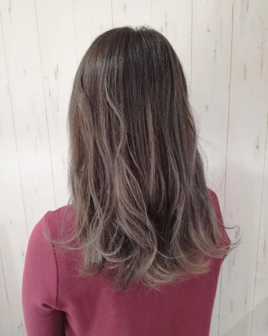 ミディアム カラー グラデーションカラー ハイライトカラー ハイライト カット ヘアカラー トリートメント 西川 敏夫のヘアスタイル