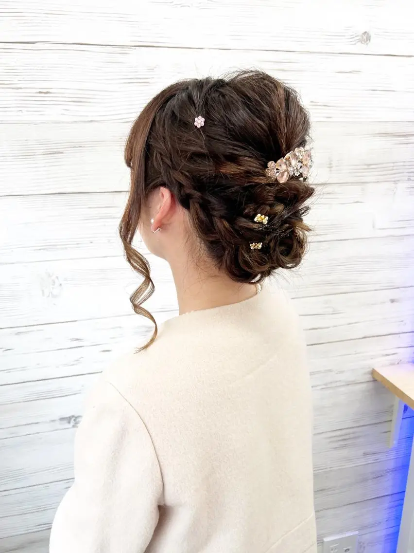 ロング カラー ヘアアレンジ 結婚式・ブライダル ヘアセット 枝毛カット&髪質改善 満足NO.1岡しゃんのヘアスタイル