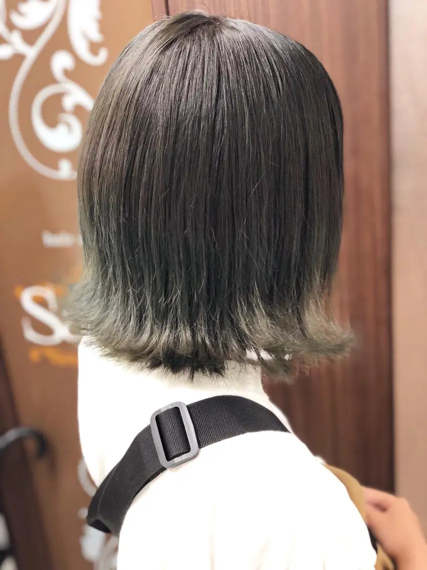 ショート カラー グラデーションカラー ヤナ マネージャーのヘアスタイル