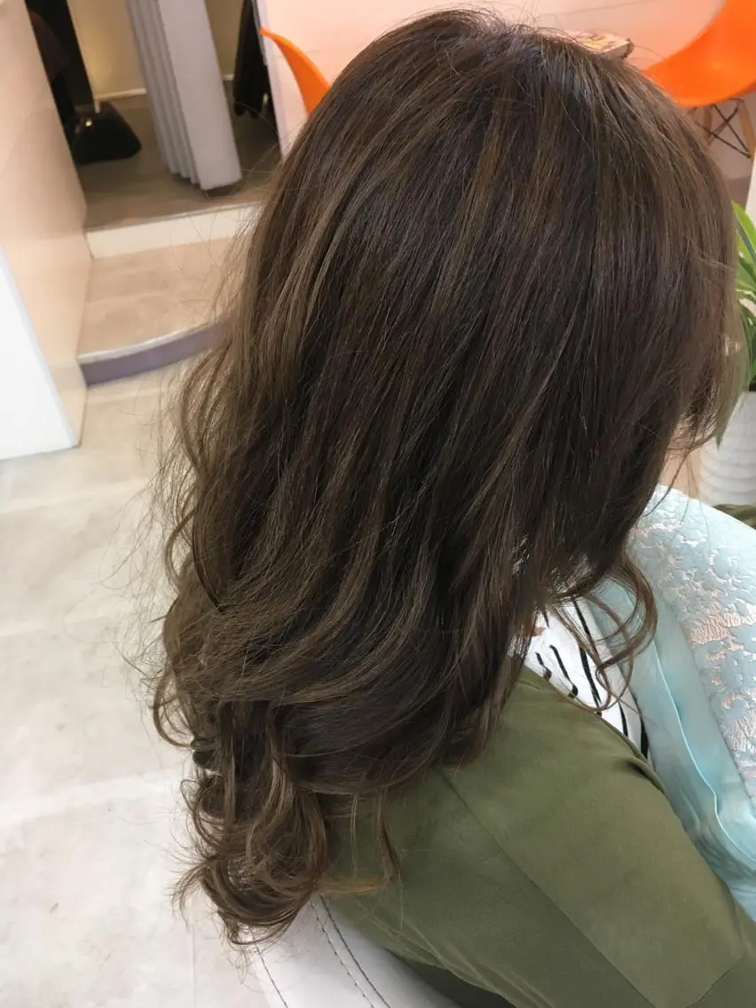 セミロング ロング カラー 髪質改善 中川 翔のヘアスタイル