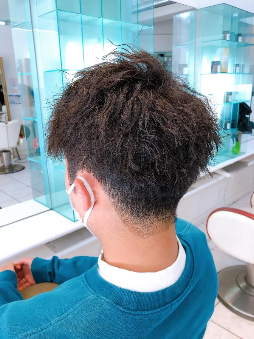 ショート パーマ メンズ メンズパーマ メンズツイストパーマ ツイストパーマ 保住 亮太のヘアスタイル