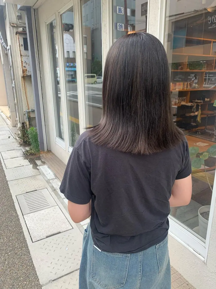 ミディアム カラー グレージュ SHU NTAのヘアスタイル
