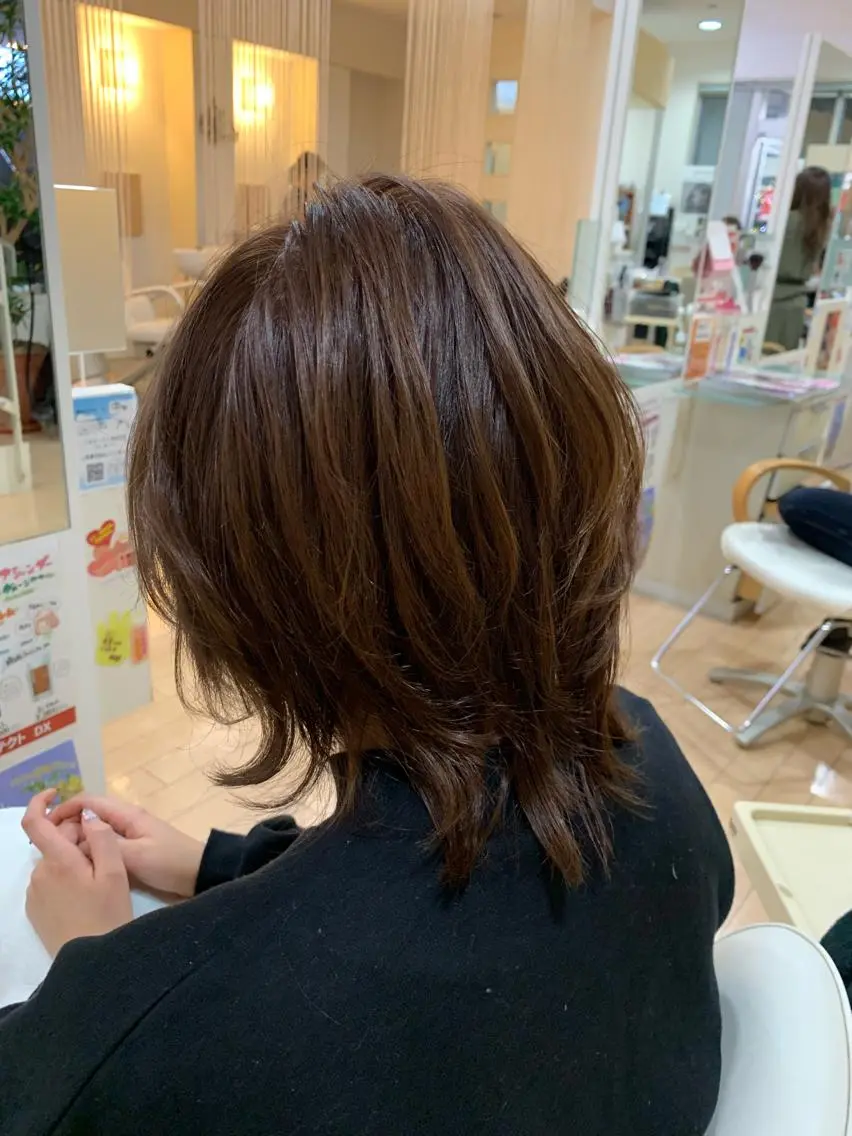 ミディアム カラー バイオレットカラー レイヤーカット ウルフカット カット ヘアカラー 吉川 茉由子のマツエク・マツパデザイン