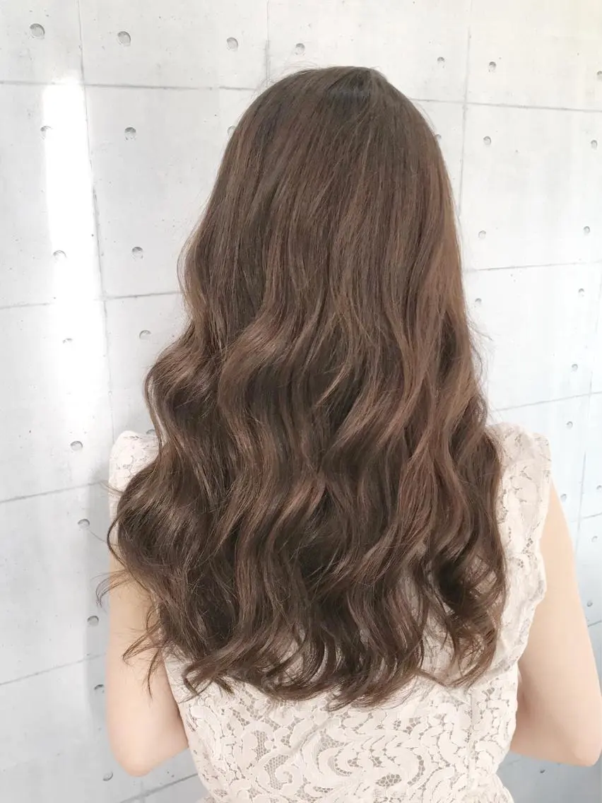 ロング カラー ベージュカラー イルミナカラー カット ヘアカラー 高木 麻知子のヘアスタイル